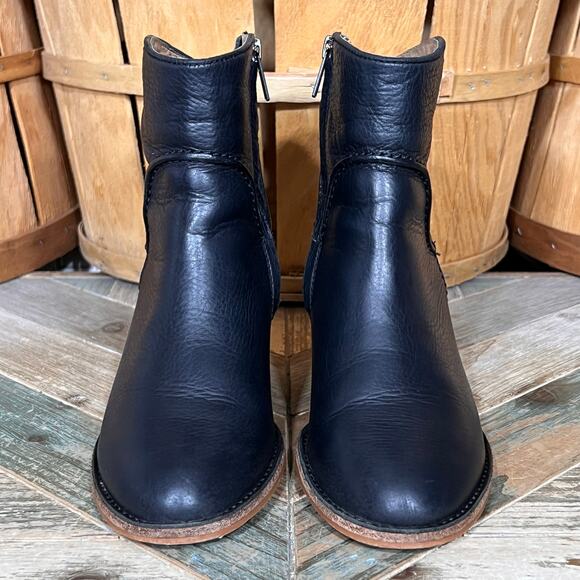 UGG Annie Black Full Grain Leather 1095061 Zip-Up Ankle Boots Womens Size 6.5 - Picture 4 of 12